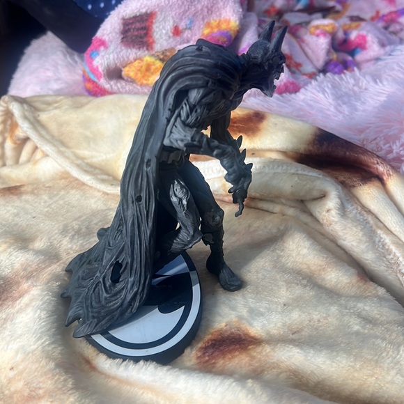 Zombie Batman statue - Picture 5 of 9